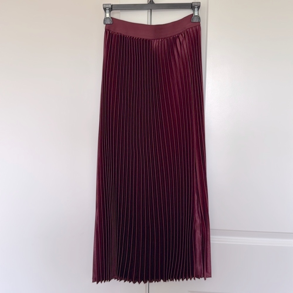 Red Satin Pleated Midi Skirt - Picture 3 of 10